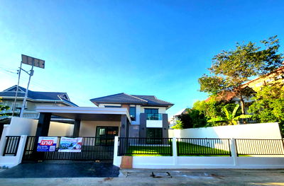 Houses for sale MRT Bang Rak Noi Tha It : Renovated second-hand house for sale in Mameeya Masterpiece Rattanathibet project, near Central Rattanathibet and Central Westgate.