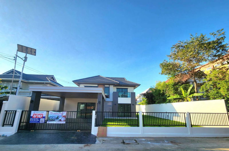 Houses for sale : Renovated second-hand house for sale in Mameeya Masterpiece Rattanathibet project, near Central Rattanathibet and Central Westgate.