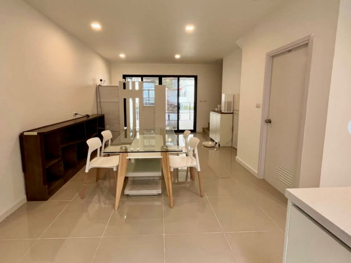 picture For Rent | 3-Storey Townhome with Golf Course View at Patio Srinakarin–Rama 9 (Krungthep Kreetha) Brand-new, never rented, minimalist design. - 3/11
