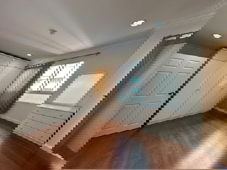 รูป คอนโด 1 หเองนอน 1 ห้องน้ำ ลุมพินี สวีท สุขุมวิท 41 ให้เช่า ใกล้รถไฟฟ้าสถานี พร้อมงพงษ์ เพียง 200 เมตร - รูปที่ 2/9