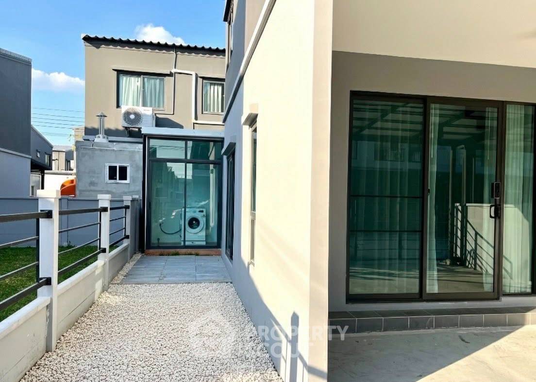 picture 3-BR Townhouse at Pleno Sukhumvit-Bangna 2 in Bang Kaeo (ID 2532187) - 6/17