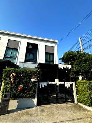 เช่าทาวน์โฮม เมืองปทุมธานี ปทุมธานี : ปล่อยเช่าทาวน์โฮมแปลงมุมมีสวนข้างบ้าน