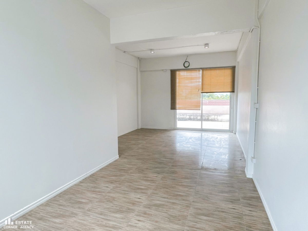 รูป ขายด่วน โฮมออฟฟิศ 3.5 ชั้น ออฟฟิต สำนักงานตกแต่งสวย ทำเลดี ใกล้สถานีรถไฟฟ้าคูคต ราคาพิเศษ - รูปที่ 13/15