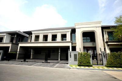 เช่าบ้านเดี่ยว ถนนร่มเกล้า : RS4686 ให้เช่า โครงการแกรนด์บางกอก บูเลอวาร์ด – กรุงเทพกรีฑา บ้านใหม่ ไซส์ใหญ่ที่สุดในโครงการ Wurzburg (L) พร้อมเข้าอยู่ทันที 