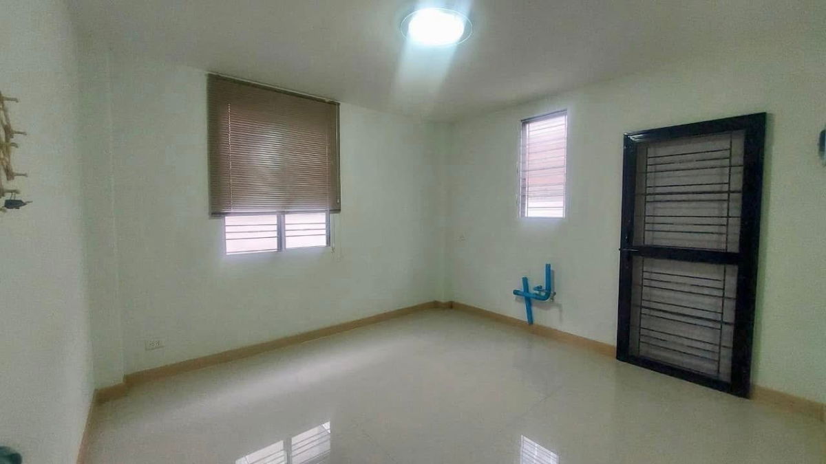 รูป ขายบ้านเดี่ยว 2 ชั้น ม.มิราเคิล แกรนด์ วิลล์ บูรพาพัฒน์ - บ้านฉาง ระยอง 3 นอน 3 น้ำ 2 จอด 3 แอร์ - รูปที่ 9/13