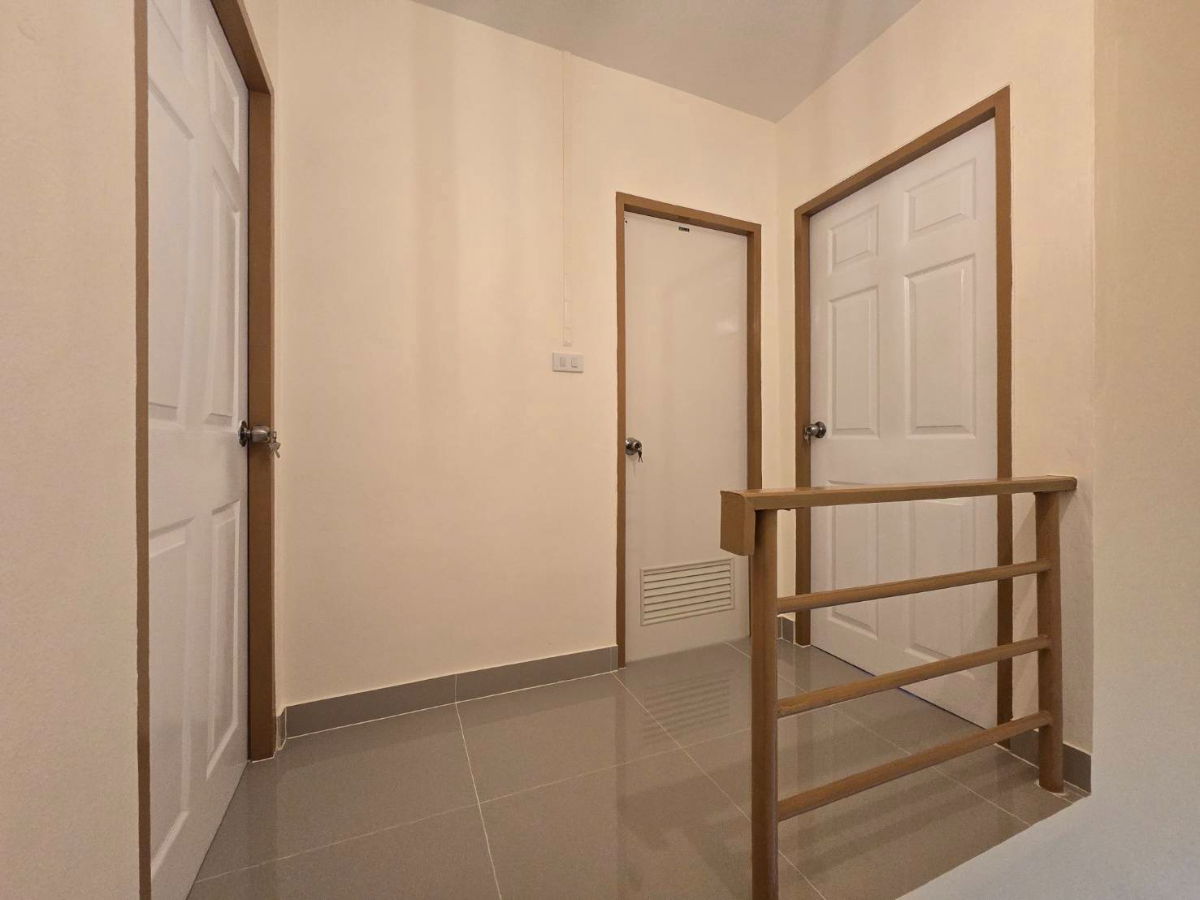 รูป ทาวน์เฮ้าส์ 2 ชั้น รีโนเวทใหม่ ราคาถูกคุ้ม หมู่บ้าน ธันยพฤกษ์ ซอยย่อย5 ซอยผดุงพันธ์ 11 หนองจอก - รูปที่ 22/32