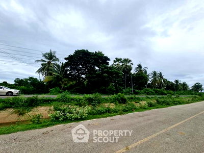 เช่าที่ดิน เพชรบุรี : ที่ดินสำหรับปล่อยเช่า 24,000 ตารางเมตร แถว ใน ต้นมะพร้าว (ID 2521962)