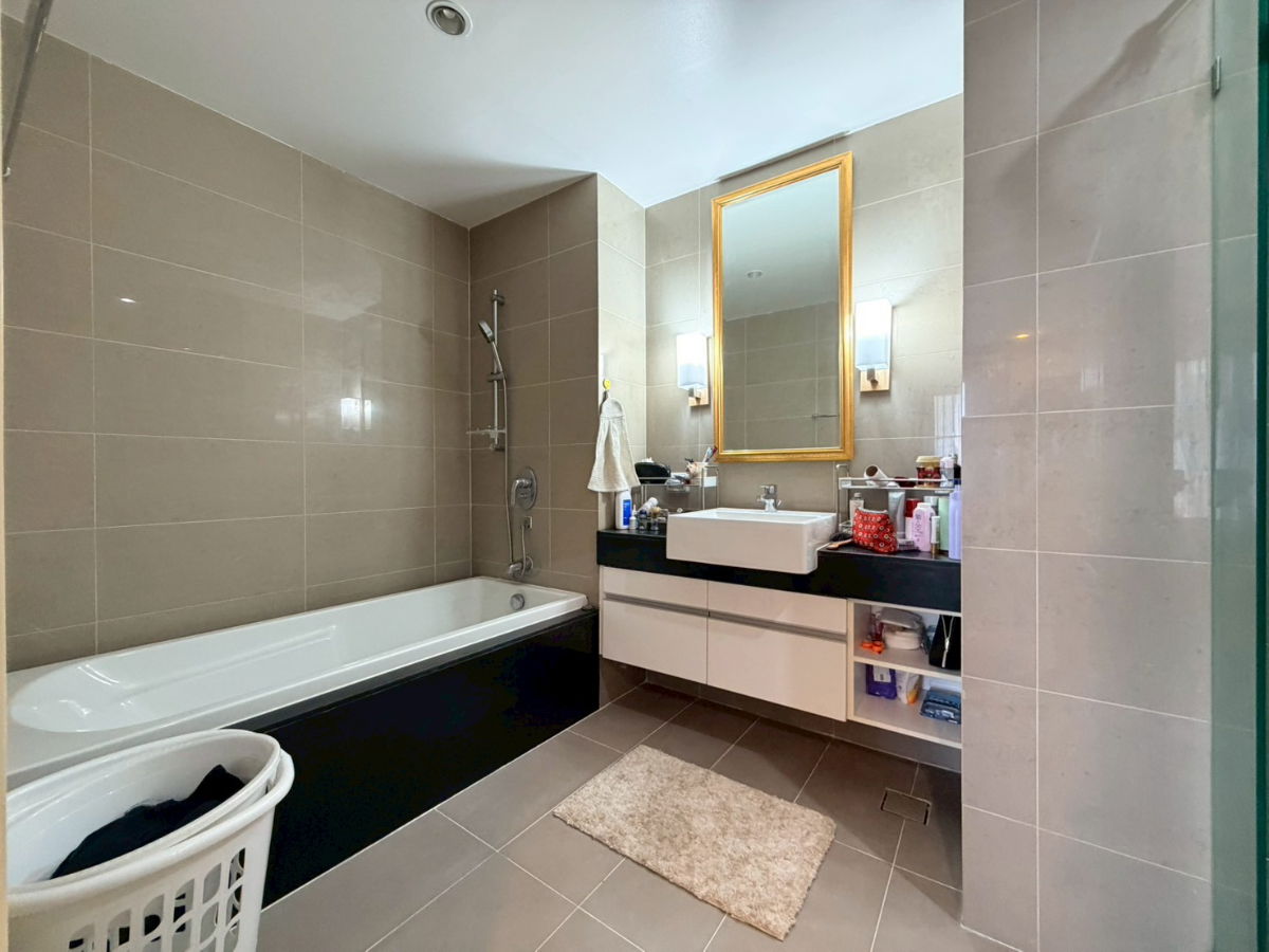 picture Condo for sale with parking space, Supalai Wellington, 3 bedrooms, 3 bathrooms, spacious units, ready to move in. - 13/18