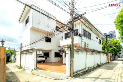 Houses for sale Rajamangala University of Technology Krungthep South Bangkok Campus : [920091010-249] Unlock Possibilities: Stunning 3-Story Home in Bangkok