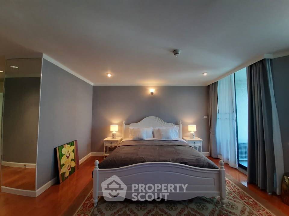 picture 2-BR Condo at Supalai Place Sukhumvit 39 near BTS Phrom Phong (ID 2434535) - 10/19