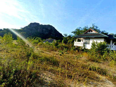 Land for sale Cha-Am Petchburi : Vacant land for sale in Cha-Am, total area 4-1-95 rai (approx. 7,180 sq.m.), offering a beautiful mountain view of Nang Phanthurat.