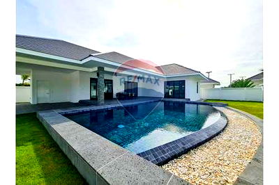 Houses for sale Hua Hin Prachaubkirikhan : [920601001-36] 3 Bed 3 Bath Brand New Modern Luxury Villa in Hua Hin Soi 70 For Sale