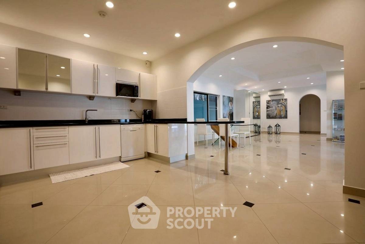 รูป คอนโด 2-ห้องนอน ที่ วินด์แฮม จอมเทียน พัทยา ใกล้ เมืองพัทยา (ID 2537147) - รูปที่ 7/20