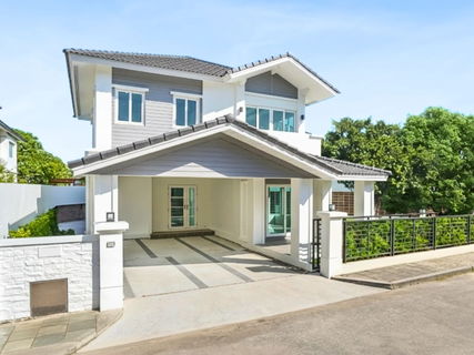 บ้านหลังริมท้ายซอย เป็นส่วนตัว 129 ตร.ว. แต่งครบพร้อมเฟอร์ฯ รีโนเวทใหม่กริ๊บทั้งหลัง ลดแรงรับปีใหม่! ราคาเพียง 7.59 ลบ. บ้านสวยพร้อมอยู่ ทำเลทอง