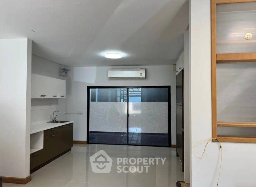 รูป คอนโด 3-ห้องนอน ที่ เออร์บาโน ราชวิถี ใกล้ MRT สิรินธร (ID 2528355) - รูปที่ 3/7