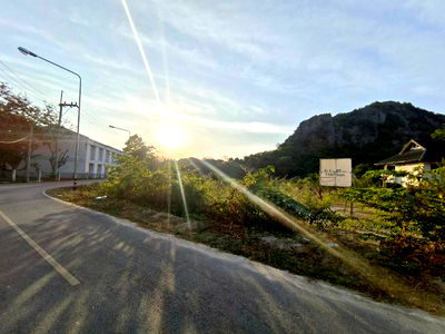 ที่ดิน ชะอำ เพชรบุรี : ขายที่ดินเปล่า ชะอำ 4-1-95 ไร่ วิวภูเขานางพันธุรัต ใกล้หาดชะอำ 5 นาที ตรงข้าม ตม.เพชรบุรี เข้าออกจากถนนเพชรเกษม 300 ม.