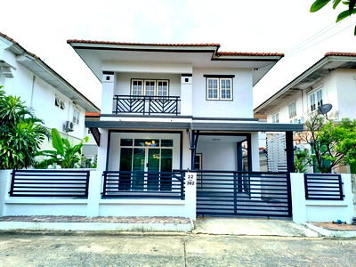 Twin houses for sale Bangkok : For Sale: Newly Renovated 2-Storey Twin House (Detached-Style) | Burirom Village, Khlong Song 23 | Special Price – Free Transfer