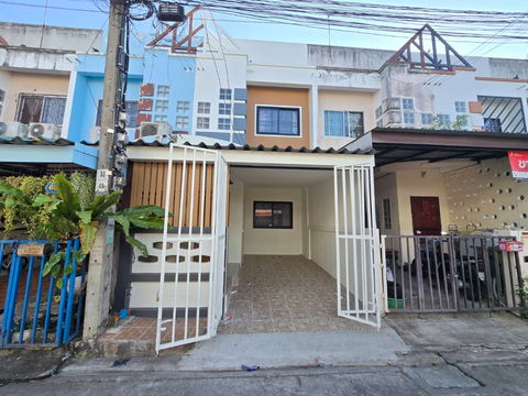 ทาวน์เฮ้าส์ รีโนเวทใหม่ หมู่บ้าน ธันยพฤกษ์ สุวินทวงศ์ ซ.4 ซอยผดุงพันธ์ 11 ถนนสุวินทวงศ์ หนองจอก เฟอร์นิเจอร์พร้อมเข้าอยู่