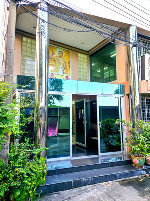 Office for rent Khlong Toei : [Rent]🏢 Office for rent, Rama 4 | near BTS Phra Khanong.