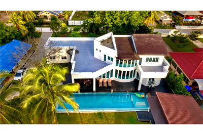 Houses for sale Nakhon Sri Thammarat : [920121030-3] Stunning Absolute Beachfront House for Sale