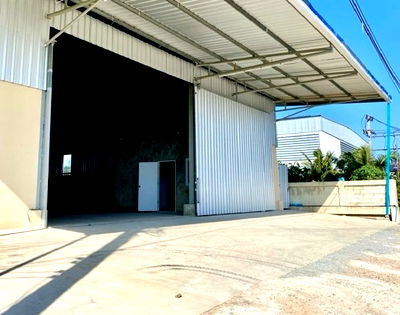 เช่าโรงงาน เขตบางขุนเทียน : ให้เช่าโกดัง พร้อมสำนักงาน สภาพใหม่ / พื้นที่ 800 ตารางเมตร ถนนพระราม 2 ซอยบางกระดี่ 30 เข้าซอยไม่ลึก รถสิบล้อ เข้าออกได้ (เทรลเลอร์ไม่ได้)