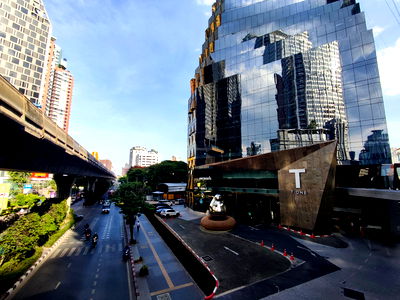 เช่าสำนักงาน BTS ทองหล่อ : เซอร์วิสออฟฟิศ พื้นที่สำนักงานให้เช่า ทองหล่อ สุขุมวิท Serviced Office อาคาร ที-วัน ทองหล่อ T-One Office Building ใกล้รถไฟฟ้า BTSทองหล่อ