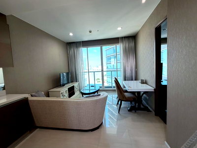 Condos for rent : Menam Residence. 1bed 52sqm. Line id: @pfagent