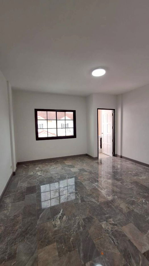 รูป ขายทาวน์โฮม 3 ชั้น หมู่บ้านสินทวี บางมด จอมทอง ใกล้ Central พระรามสอง 5 นาที - รูปที่ 7/14