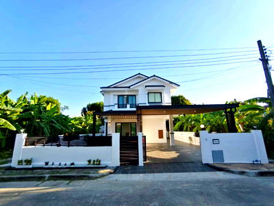 บ้านเดี่ยว นิคมลาดกระบัง : บ้านรีโนเวทใหม่ เนื้อที่เยอะกว้าง จัดสวนสวยงาม มบ.ชัยพฤกษ์ 1  คุ้มเกล้า 7 เขตลาดกระบัง ราคาสุดคุ้ม ร่มรื่น