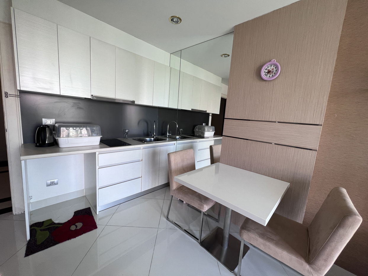picture 1 Bedroom Condominium for Sale at Paradise Park Jomtien - 3/9