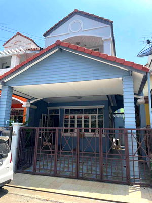 Townhouses for rent Department of Livestock Development Pathum Thani : Two-story townhouse for rent in Nanthana Garden Village, Pathum Thani. Located next to Poonsap Market and Bang Poon Expressway.