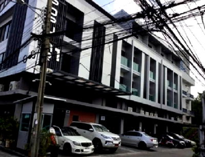 เช่าสำนักงาน จตุจักร :  ให้เช่าสำนักงาน 4.5 ชั้น ซอยวิภาวดีรังสิต 20 ลาดพร้าว หรือ รัชดาภิเษก ทำเลดี แอร์ 3 เครื่อง เหมาะเป็นสำนักงาน จดบริษัทได้