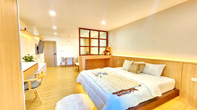 Condos for sale Chiang Mai : Newly Renovated Minimal Style Condo | Pool View | 5th Floor @SR Complex