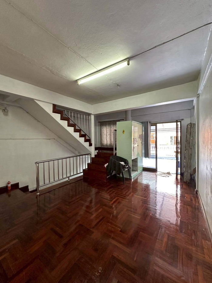 รูป ถูกมากทาวน์โฮม 3 ชั้น หมู่บ้านเพชรประทาน ซอย 51 ใกล้ MRT หลักสอง 5 นาที - รูปที่ 3/5