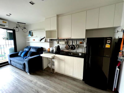 Condos for sale : Fully furnished room for sale and cheap price, near ARL and MRT Huamak station