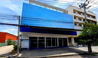 Shophouses for rent Bang Pu Industrial Estate : Commercial building for rent, suitable for offices, restaurants, clinics, showrooms on Theparak Road Samut Prakan, 350 m from BTS Thipawan station.