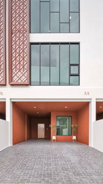 🏢 ให้เช่าโฮมออฟฟิศใหม่ 3.5 ชั้น | ทำเลเลียบทางด่วน เอกมัย–รามอินทรา ใกล้ Central EastVille เพียง 5 นาที | The Crystal เอกมัย–รามอินทรา 6 นาที