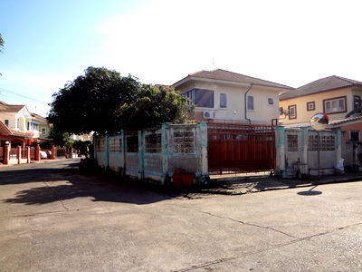 บ้านเดี่ยว รังสิต คลองสาม  : บ้านเดี่ยวหมู่บ้านภัสสร12 หลังมุมเนื้อที82ตารางวา ถุกสุดในโครงการ ร่มรื่น ปลอดภัย สะดวกออกถนนใหญ่รังสิต-นครนายก(305)เพียง4กม.ใก้ลบิ๊กซี,ฟิวเจอร์ปาร์ค