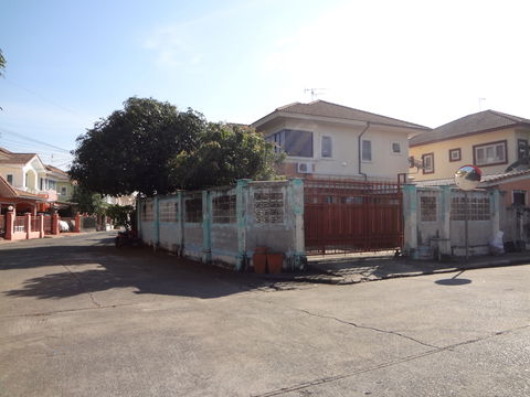 บ้านเดี่ยวหมู่บ้านภัสสร12 หลังมุมเนื้อที82ตารางวา ถุกสุดในโครงการ ร่มรื่น ปลอดภัย สะดวกออกถนนใหญ่รังสิต-นครนายก(305)เพียง4กม.ใก้ลบิ๊กซี,ฟิวเจอร์ปาร์ค