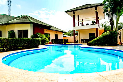 Houses for rent : Pool Villa for Rent 3 Bedrooms in East Pattaya