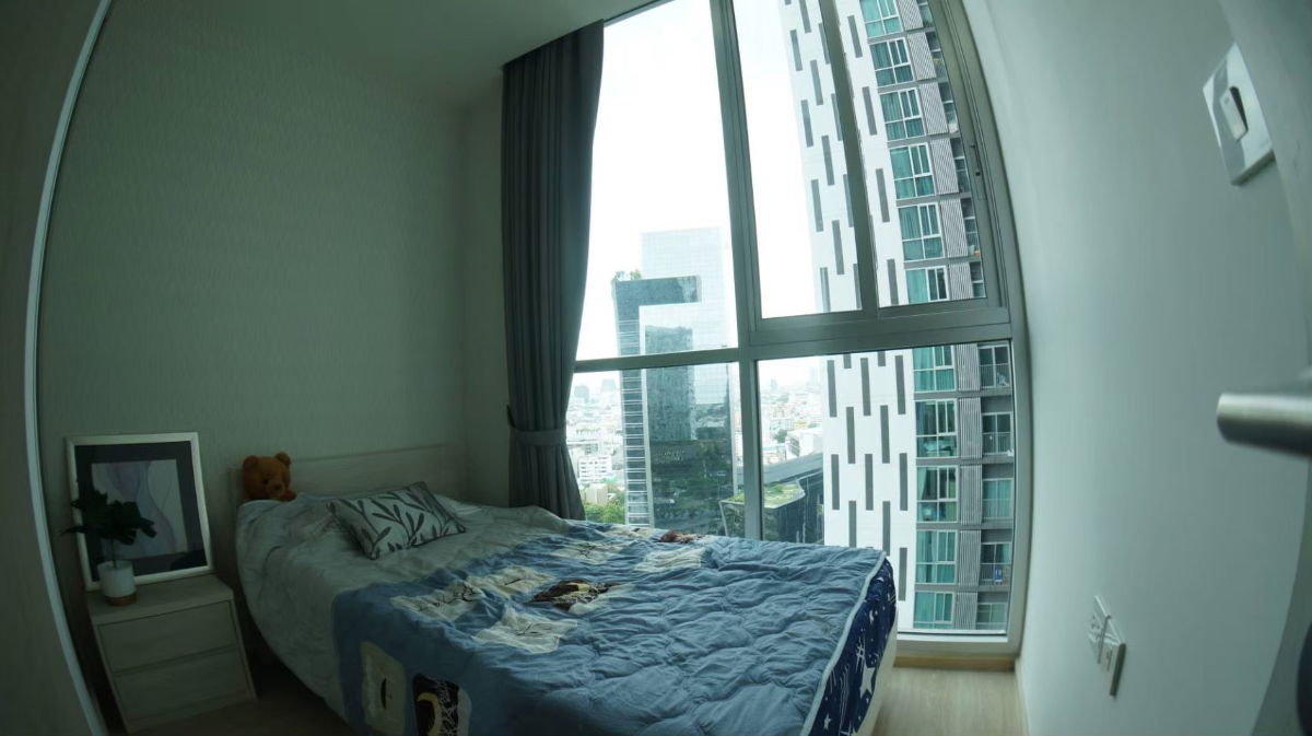 picture Noble Revolve Ratchada next to MRT Cultural Center - 6/17