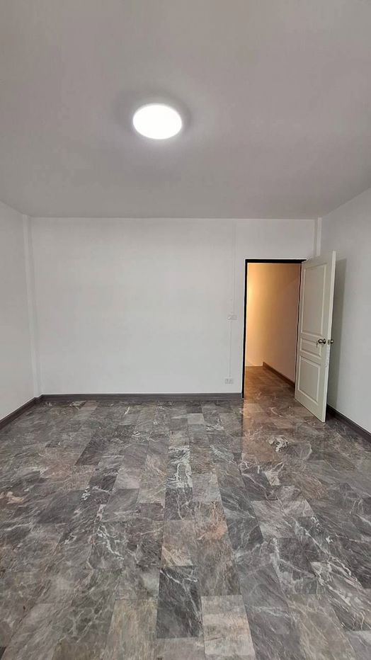 รูป ขายทาวน์โฮม 3 ชั้น หมู่บ้านสินทวี บางมด จอมทอง ใกล้ Central พระรามสอง 5 นาที - รูปที่ 9/14