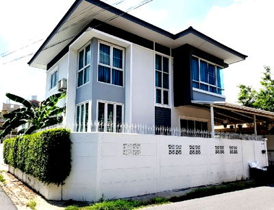 เช่าบ้านเดี่ยว นวมินทร์ 42 : ให้เช่าบ้านเดี่ยว 2 ชั้น ซอยเสรีไทย เข้าซอยไม่ลึก ทำเลดี บ้านหลังมุม แอร์ 4 เครื่อง เฟอร์นิเจอร์ครบ Fully Furnished อยู่อาศัยเท่านั้น เลี้ยงแมวได้