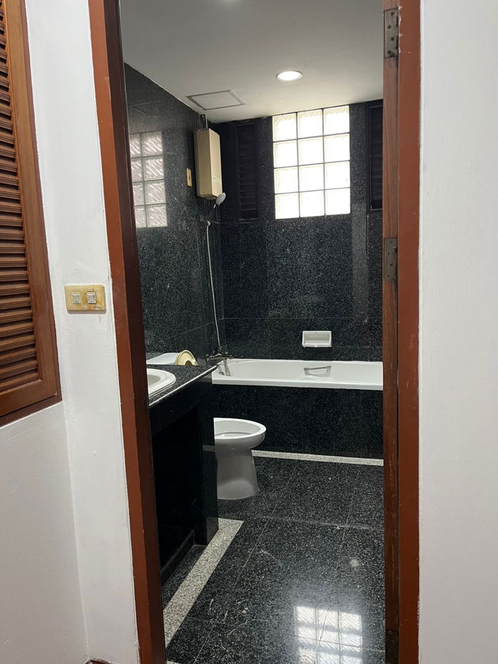 รูป WS6360 🏢 ปล่อยเช่า HOME OFFICE ทำเลทองกลางใจเมือง | ซอยร่วมฤดี ซอย 2 เพียง 70,000 บาท/เดือน - รูปที่ 6/10