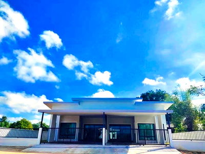 บ้านแฝด โรบินสันไลฟ์สไตล์ บ้านฉาง : ต้องการเงินด่วนมากครับ 1.1 ล้านบาท มีค่านายหน้าให้ 5 หมื่นบาท ค่าโอนออกให้