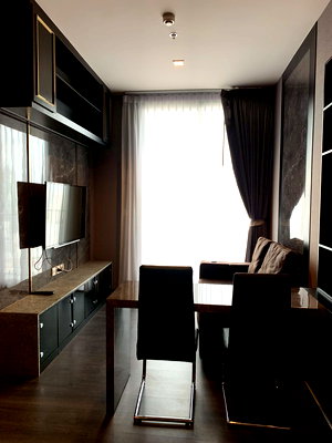 คอนโดให้เช่า : (เช่า) Edge Sukhumvit 23 ใกล้ บีทีเอส อโศก ชั้นสูง วิวไม่บล็อค ห้องบิ้วอิน ตกแต่งสวยพร้อมเข้าอยู่