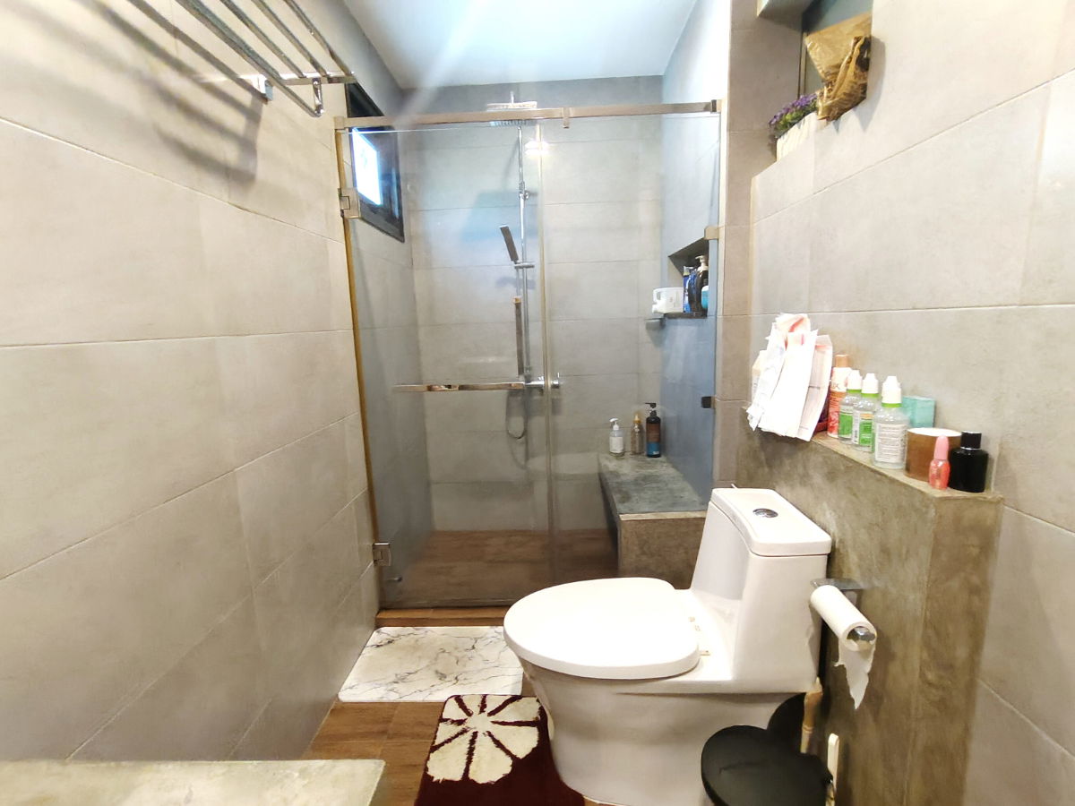 รูป บ้านเดี่ยว 2 ชั้น หลังมุม สวยกริ๊บ ต่อเติมครบ ด้วยวัสดุอย่างดี จบทุกฟังก์ชัน ไม่ต้องทำเพิ่ม! หมู่บ้าน สราญสิริ พหลโยธิน-สายไหม ทำเลดีติดถนนสายไหม - รูปที่ 18/33