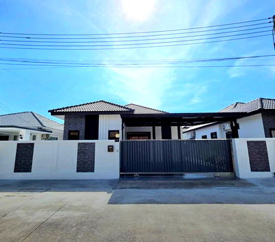 Houses for sale Pornprapanimit Road : Single house for sale in Pattaya, Rattanagorn 17 Village, Nong Prue, Bang Lamung, Chonburi.