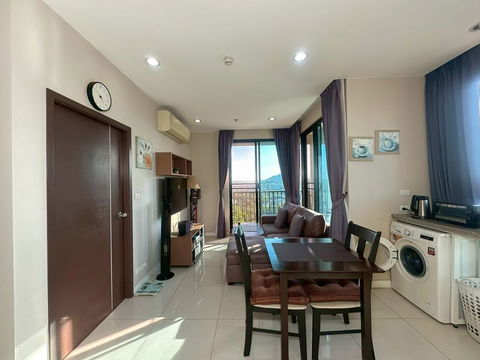 Selling The Sky Sriracha, a luxury condo. Beautiful unit, high floor, fully furnished and move in Ready