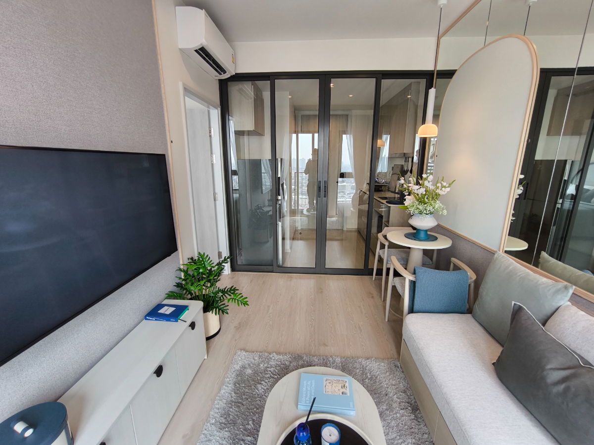 picture Reference Sathorn-Wongwianyai Condo, 130 meters to BTS Wongwianyai. - 7/18